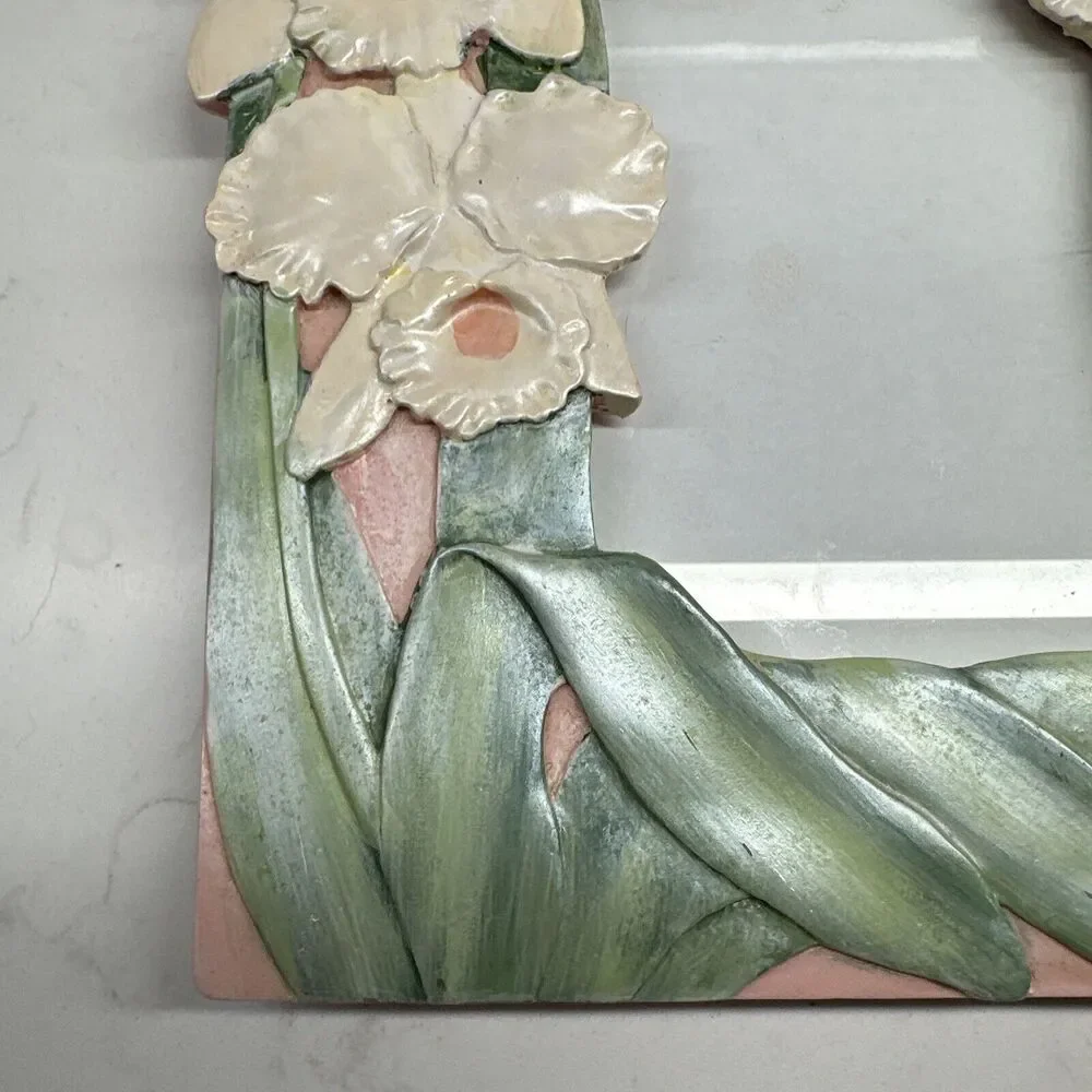 Vintage Daffodil Picture Frame Floral Sculptural Decorative Table Top